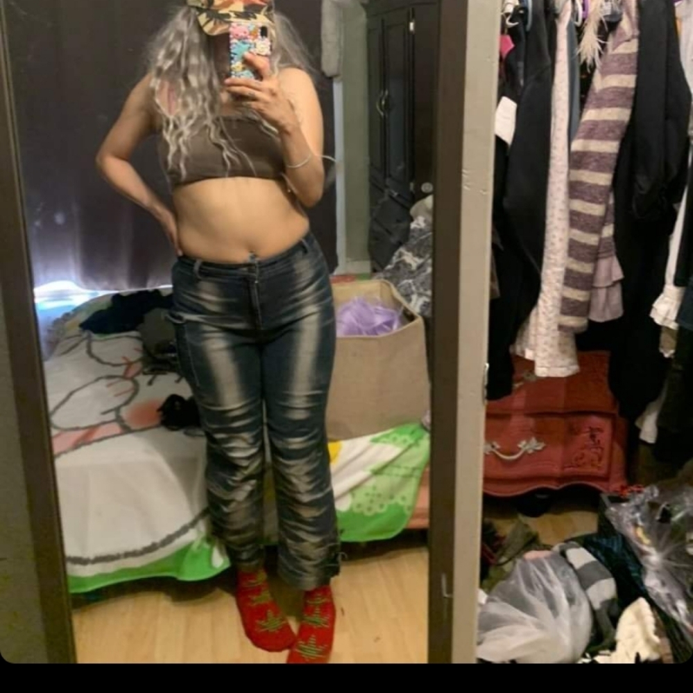 Super rad washed out y2k mid rise pants  . Size 2 . Model is 5'3